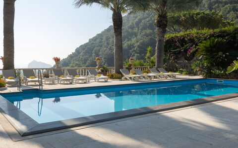 Villa Carina 12: Piscina, Recurso, Mueble, Mueble Para Exteriores, Eco Hotel, Sombra, Hotel, Sunlounger, Silla, Ocio