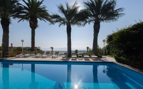 Villa Carina 12: Azul, Piscina, Recurso, Mar, Eco Hotel, Sombra, Ocio, Zona Tropical, Mueble Para Exteriores