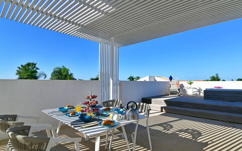 Villa Il Melograno 4+2: Arquitectura, Sombra, Material Compuesto, Diseño Urbano, Mueble Para Exteriores, Eco Hotel, Balcón, Paisajismo, Estructura Al Aire Libre, Patio