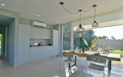 Villa Mandorlo 4: Diseño De Interiores, Piso, Pared, Mueble, Techo, Suelo, Lámpara, Encendiendo, Cocina Y Comedor Mesa, Cocina