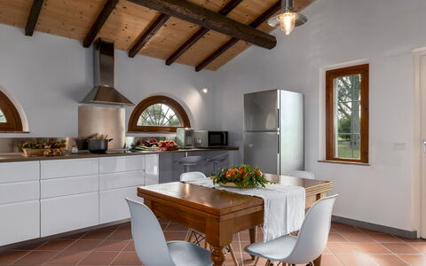 Tenuta Francigena 8: Diseño De Interiores, Mueble, Piso, Madera, Casa, Techo, Suelo, Cocina, Encendiendo, Habitación