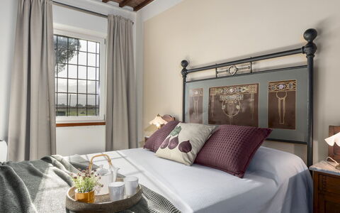 Tenuta Francigena 8: Cama, Habitación, Diseño De Interiores, Mueble, Lecho, Sábana, Linos, Habitación, Piso, Marco