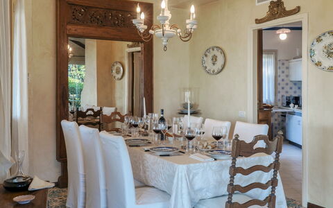 Villa del Prato 8: Mueble, Diseño De Interiores, Mesa, Silla, Comedor, Cocina Y Comedor Mesa, Techo, Candelabro, Habitación, Encendiendo