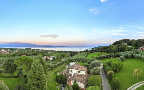 Villa del Prato 8: Paisaje, Área Rural, Prado, Pueblo, Inmuebles, Suburbio, Plantación, Granja, Casa De Campo