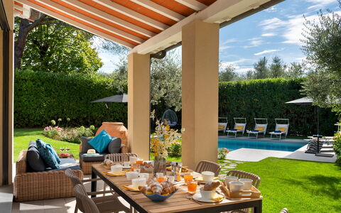 La Villanella 6: Mueble, Mueble Para Exteriores, Silla, Jardín, Casa, Mesa, El Terreno Del Lote, Patio Interior, Sombra, Recurso