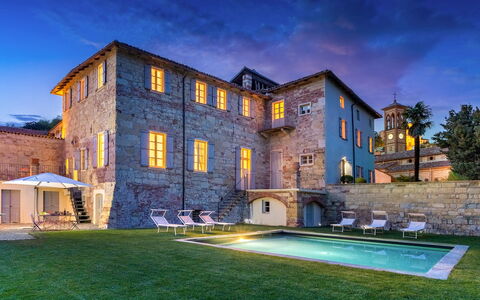 Palazzo Pozzo Bonelli 14: Azul, Inmuebles, Mansión, Villa, Patio, Casa Señorial, Piscina, Castillo, Casa Histórica