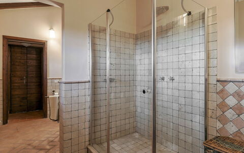 Tenuta Navelli 12+2: Pared, Piso, Suelo, Diseño De Interiores, Techo, Arreglo De Tubería, Loseta, Material Compuesto, Plomería, Baño