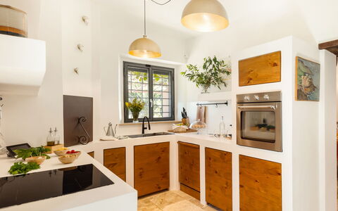 Casale Rondinella 6+2: Diseño De Interiores, Mueble, Piso, Cocina, Mostrador, Madera, Techo, Lámpara, Gabinetes, Suelo