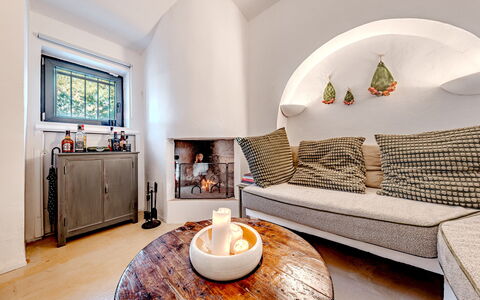 Casale di Amelì 5: Mueble, Diseño De Interiores, Pared, Piso, Suelo, Habitación, Encendiendo, Techo, Casa, Sala