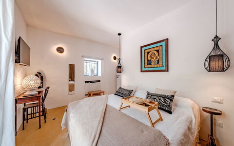 Casale di Amelì 5: Cama, Diseño De Interiores, Mueble, Habitación, Pared, Piso, Suelo, Lecho, Sábana, Habitación