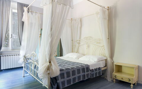 Nonna Isa 12: Mueble, Cama, Diseño De Interiores, Habitación, Lecho, Suelo, Piso, Sábana, Madera, Habitación