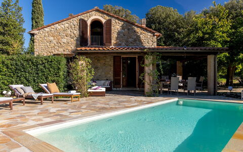 La Nula 4: Piscina, Casa, Casa, Puerta, Cabaña, Recurso, Casa De Campo, Inmuebles, Jardín, Villa