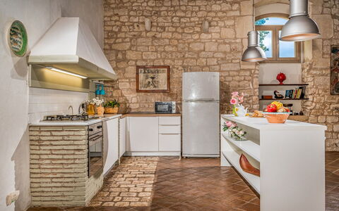 Villa Ramunna 6: Cocina, Aparato De Cocina, Electrodoméstico, Piso, Diseño De Interiores, Pared, Mueble, Mostrador, Electrodoméstico, Suelo