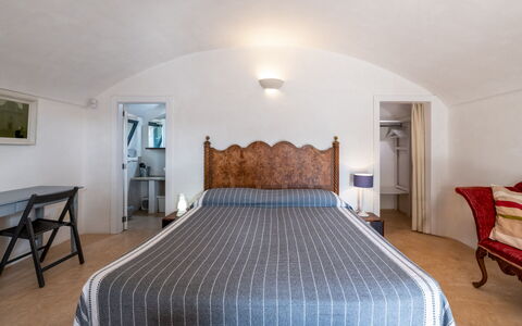 Trullo Luna 6+1: Mueble, Habitación, Casa, Cama, Marco De La Cama, Departamento, Lecho, Sábana, Hotel, Suite