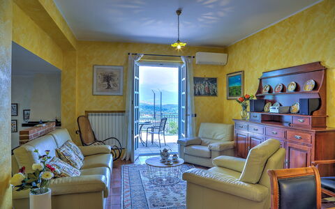 Villa Ipazia 6: Mueble, Diseño De Interiores, Habitación, Mesa, Piso, Encendiendo, Silla, Techo, Suelo, Marco