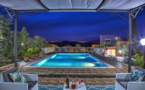 Villa Ipazia 6: Piscina, Azul, Mueble, Recurso, Silla, Maceta, Eco Hotel, Mueble Para Exteriores, Material Compuesto, Planta De Casa