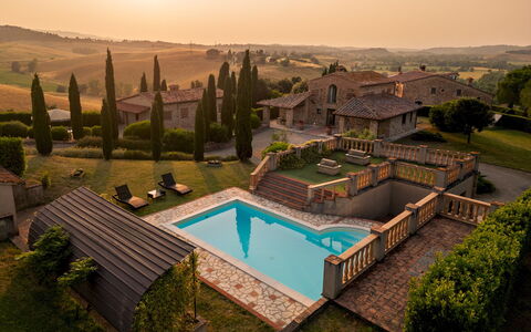 Casale Fienile 8: Inmuebles, Mansión, Patio, Villa, Hacienda, Piscina, Casa De Campo, Paisajismo, Yarda, Patio Interior