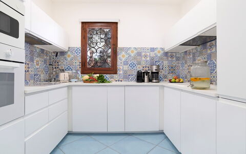 Villa Sandra 10: Azul, Cocina, Piso, Diseño De Interiores, Suelo, Loseta, Mostrador, Mosaico, Electrodoméstico, Aparato De Cocina