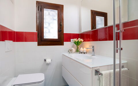 Villa Sandra 10: Baño, Arreglo De Tubería, Piso, Diseño De Interiores, Suelo, Lavabo, Grifo, Lavabo Del Baño, Plomería, Loseta