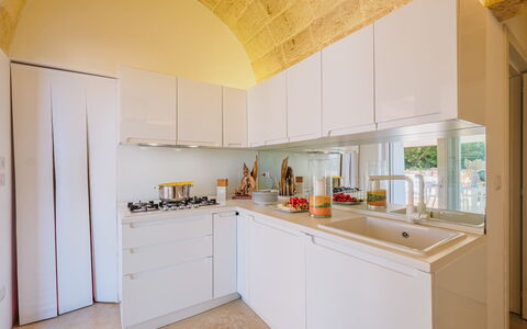 Kyvos 10: Cocina, Diseño De Interiores, Aparato De Cocina, Piso, Mostrador, Madera, Electrodoméstico, Suelo, Techo, Gabinetes