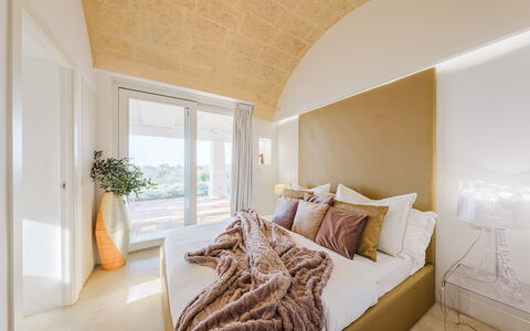 Kyvos 10: Cama, Diseño De Interiores, Habitación, Mueble, Piso, Lecho, Sábana, Suelo, Madera, Linos
