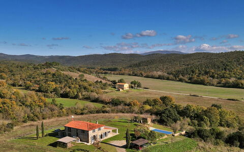 Casa la Pratellaccia 6+2: Hierba, Accidentes Geográficos Montañosas, Pradera, Colina, Paisaje, Área Rural, Casa, Llanura, Tierras Altas
