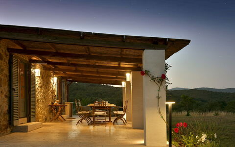 Casa la Pratellaccia 6+2: Madera, Mueble, Techo, Silla, Haz, Sombra, Lámpara, Cocina Y Comedor Mesa, Porche, Mueble Para Exteriores
