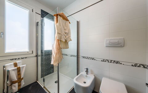 Dimora Solaris 6: Piso, Arreglo De Tubería, Suelo, Baño, Diseño De Interiores, Plomería, Grifo, Loseta, Baño