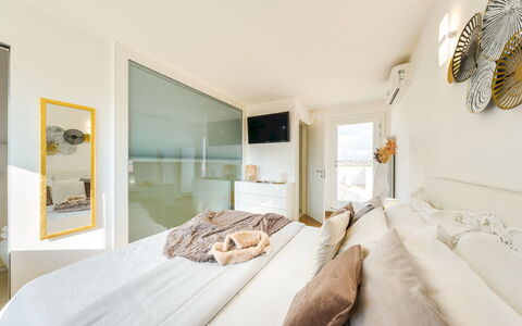 Dimora Solaris 6: Cama, Diseño De Interiores, Habitación, Mueble, Piso, Suelo, Madera, Lecho, Techo, Sábana