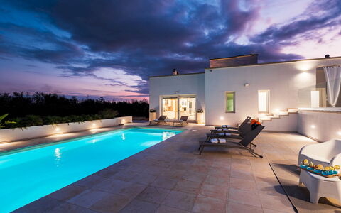 Dimora Solaris 6: Azul, Piscina, Recurso, Material Compuesto, Eco Hotel, Fuente De Agua, Inmuebles, Oscuridad, Hotel, Villa