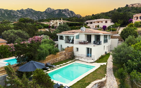 Villa la Maddalena 6+2: Azul, Barrio Residencial, Verano, Casa, Piscina, Recurso, Asentamientos Humanos, Casa, Vacaciones, Ocio