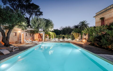 Villa dei Glicini 8+2: Piscina, Recurso, Eco Hotel, Mueble Para Exteriores, Hacienda, Maceta, Sombra, Hotel, Ciudad De Vacaciones