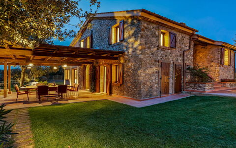 Casale Ombrone 11: Arquitectura, Casa, Casa, Cabaña, Inmuebles, Casa De Campo, Puerta, Villa, Mansión, Jardín
