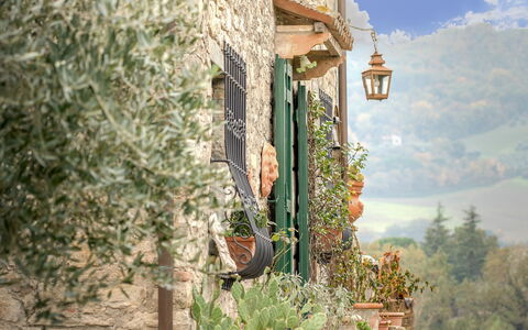Casale delle Farfalle 12: Pared, Puerta, Maceta, Planta De Casa, Pared De Piedra, Balcón, Casa De Campo