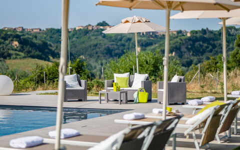 Villa Iole 14: Mueble Para Exteriores, Mueble, Piscina, Paraguas, Sunlounger, Recurso, Silla, Sombra, Ocio, Mesa Al Aire Libre