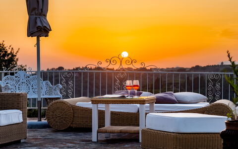 Villa Iole 14: Mueble, Mueble Para Exteriores, Silla, Oscuridad, Noche, Puesta De Sol, Recurso, Mesa Al Aire Libre, Amanecer, Balcón