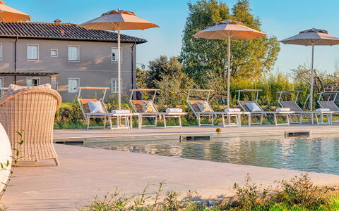 Villa Iole 14: Mueble Para Exteriores, Piscina, Inmuebles, Recurso, Silla, Paraguas, Sunlounger, Paisajismo, Jardín, Villa