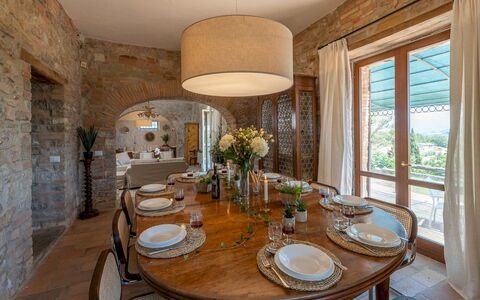 Villa la Pizzichina 10: Mueble, Diseño De Interiores, Pared, Mesa, Silla, Cocina Y Comedor Mesa, Techo, Piso, Comedor, Encendiendo
