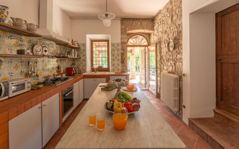 Villa la Pizzichina 10: Diseño De Interiores, Cocina, Piso, Mueble, Techo, Suelo, Encendiendo, Casa, Mostrador, Habitación