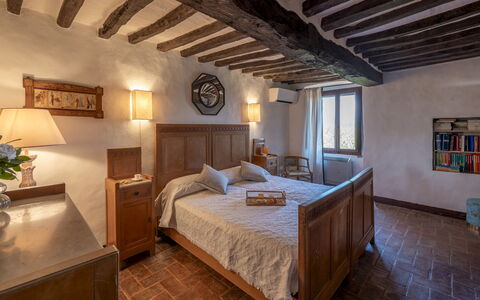 Villa la Pizzichina 10: Pared, Mueble, Habitación, Cama, Casa, Marco De La Cama, Lecho, Sábana, Piso, Cajón