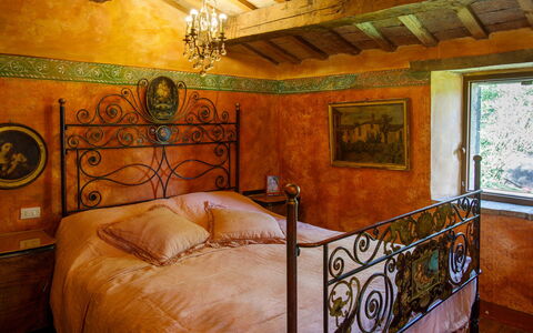 Casalina 8: Diseño De Interiores, Mueble, Habitación, Techo, Manchas De Madera, Marco De La Cama, Lecho, Cama, Cajón, Lámpara