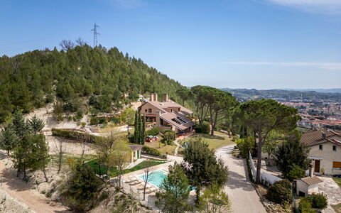 Villa Lia 10: Árbol, Barrio Residencial, Casa, Casa, Inmuebles, Pueblo, Suburbio, Pueblo De Montaña, Paisajismo