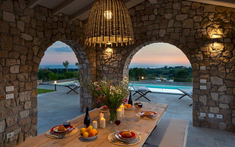 Villa la Casina 4: Mueble, Piscina, Recurso, Silla, Mueble Para Exteriores, Pared De Piedra, Sombra, Inmuebles, Villa