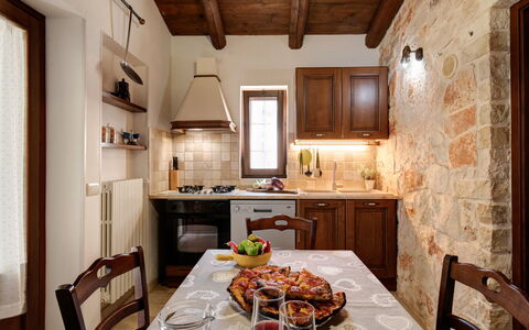 Trulli Italia 6+2: Mueble, Diseño De Interiores, Pared, Piso, Techo, Cocina, Lámpara, Mostrador, Suelo, Aparato De Cocina