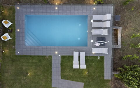Vigne Dell'Etna 6: Piscina, Mueble Para Exteriores, Material Compuesto, Recurso, Jardín, Fuente De Agua, Patio Interior, Paisajismo, Sombra, Sunlounger