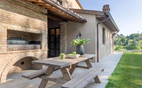 Agriresort Bacaringhe 13: Mueble, Madera, Mueble Para Exteriores, Mesa, Mesa Al Aire Libre, Cocina Y Comedor Mesa, Silla, Ladrillo, Jardín, Sombra
