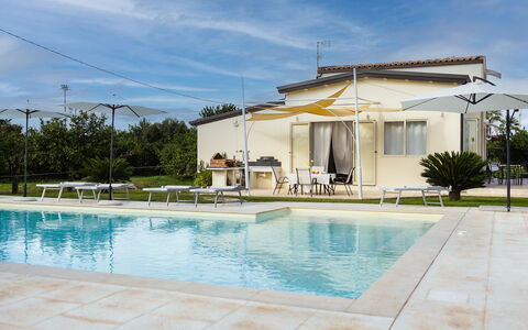 Profumo di Zagara 6+2: Piscina, Recurso, Material Compuesto, Sombra, Mueble Para Exteriores, Paraguas, Inmuebles, Eco Hotel, Hacienda, Villa