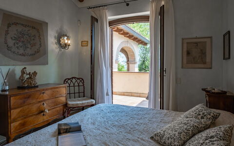 Dolce Collina 10: Mueble, Diseño De Interiores, Habitación, Casa, Piso, Suelo, Encendiendo, Cama, Habitación, Sábana