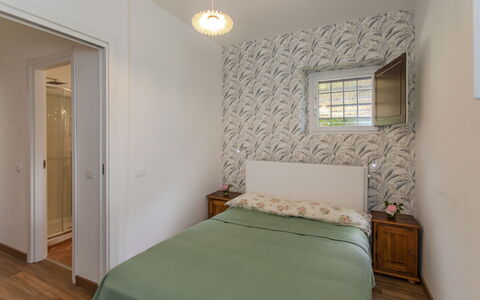 La Collina degli Ulivi 8+2: Diseño De Interiores, Mueble, Cama, Habitación, Pared, Suelo, Piso, Madera, Sábana, Habitación