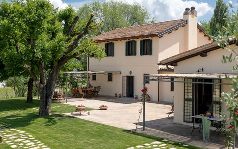 La Collina degli Ulivi 8+2: Casa, Casa, Sombra, Césped, Jardín, Inmuebles, Yarda, Cabaña, Patio Interior, Estructura Al Aire Libre
